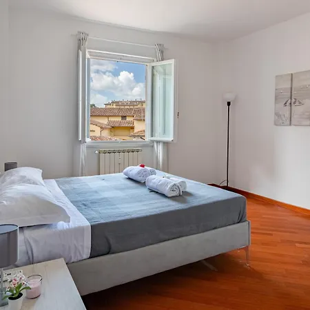 Brd 41 13- Ponte Vecchio Elegant Attic Флоренция