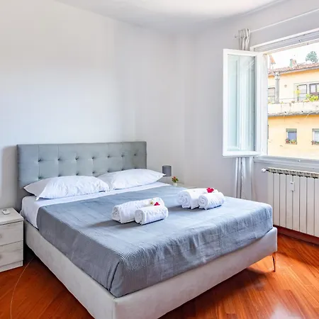 Brd 41 13- Ponte Vecchio Elegant Attic